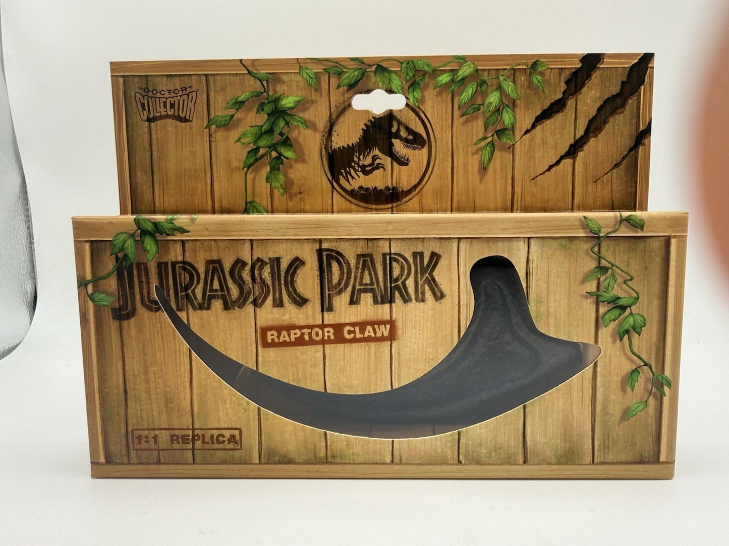 Doctor Collector Jurassic Park Replica 1/1 Raptor Claw by Doctor Collector | Sensales