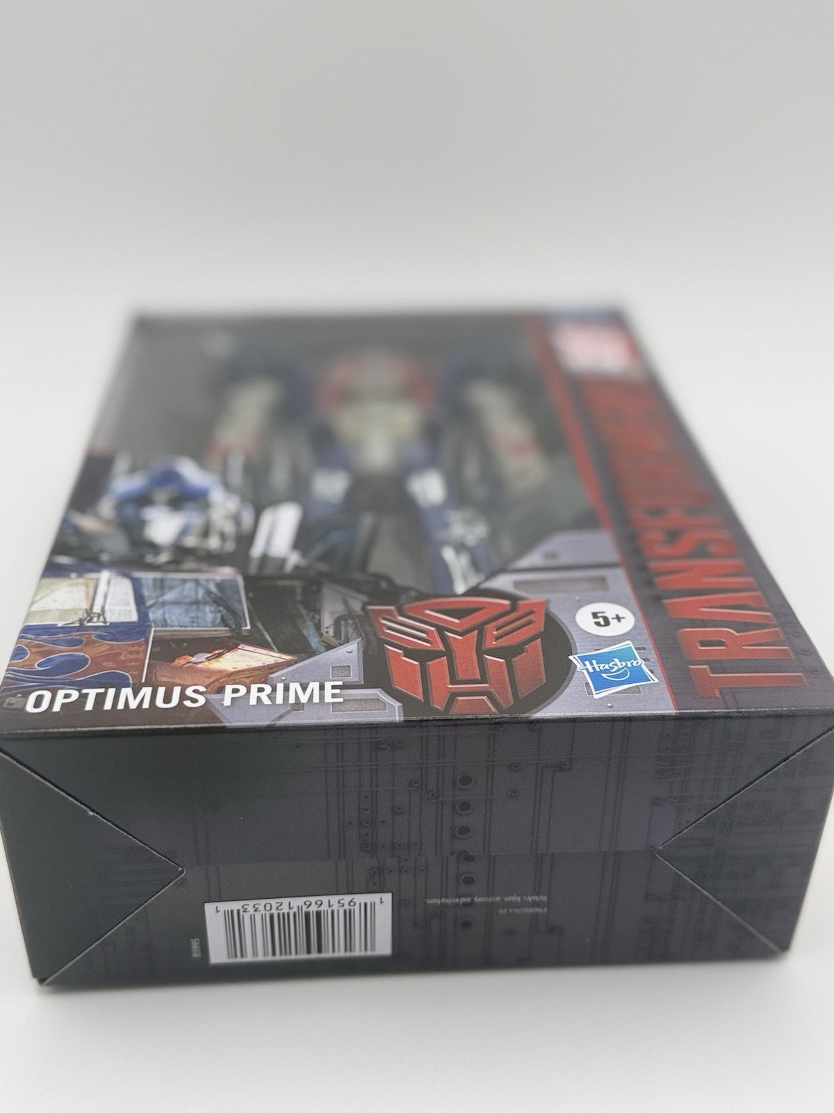 Hasbro Transformers Universal Studios Deluxe Class Optimus Prime Figure - vehicle mode