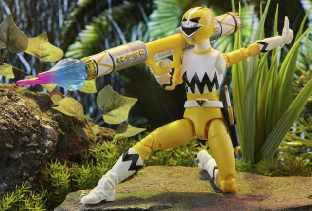 Power Rangers Lost Galaxy Lightning Collection Yellow Ranger Action Figure by Hasbro | Sensales