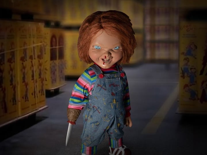 Child's Play 2 Talking Menacing Chucky 15-Inch Mega Scale Doll - Mezco by Mezco Toyz | Sensales