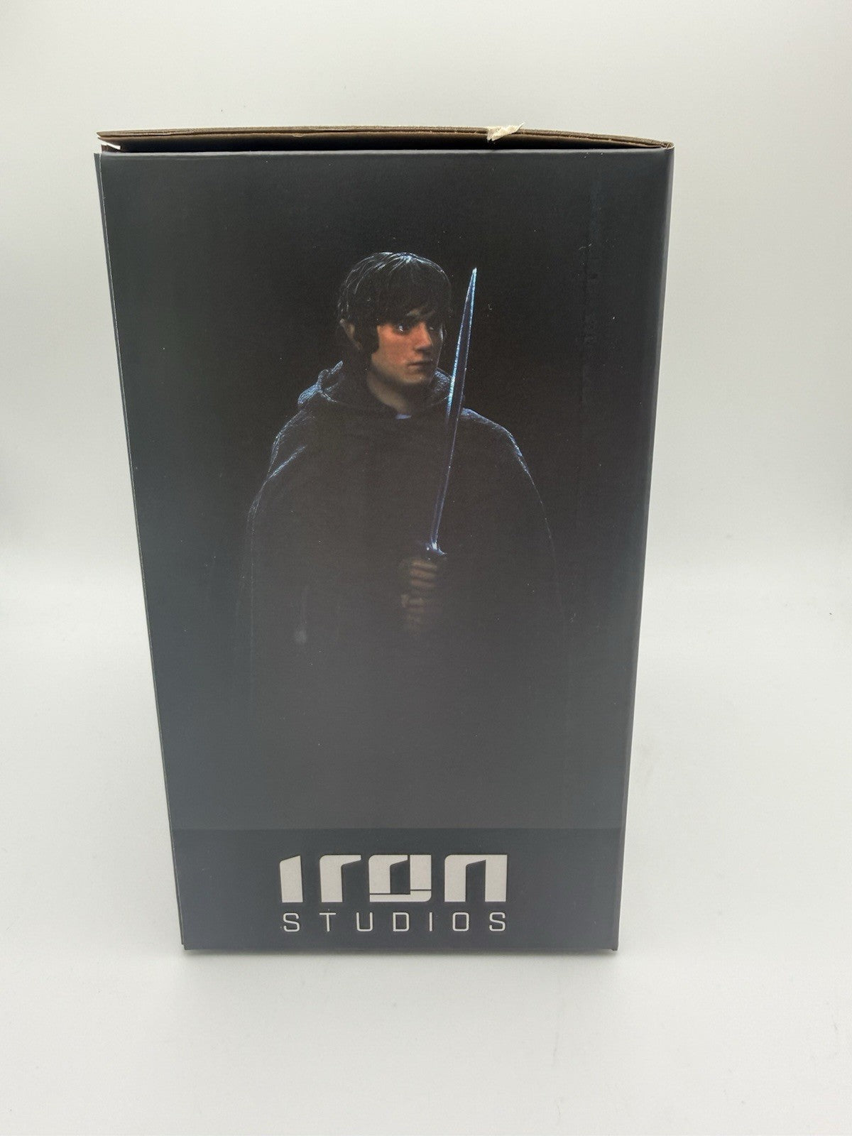 Frodo - The Lord of the Rings - Iron Studios 1:10 Collectible Figure by Sensales | Sensales