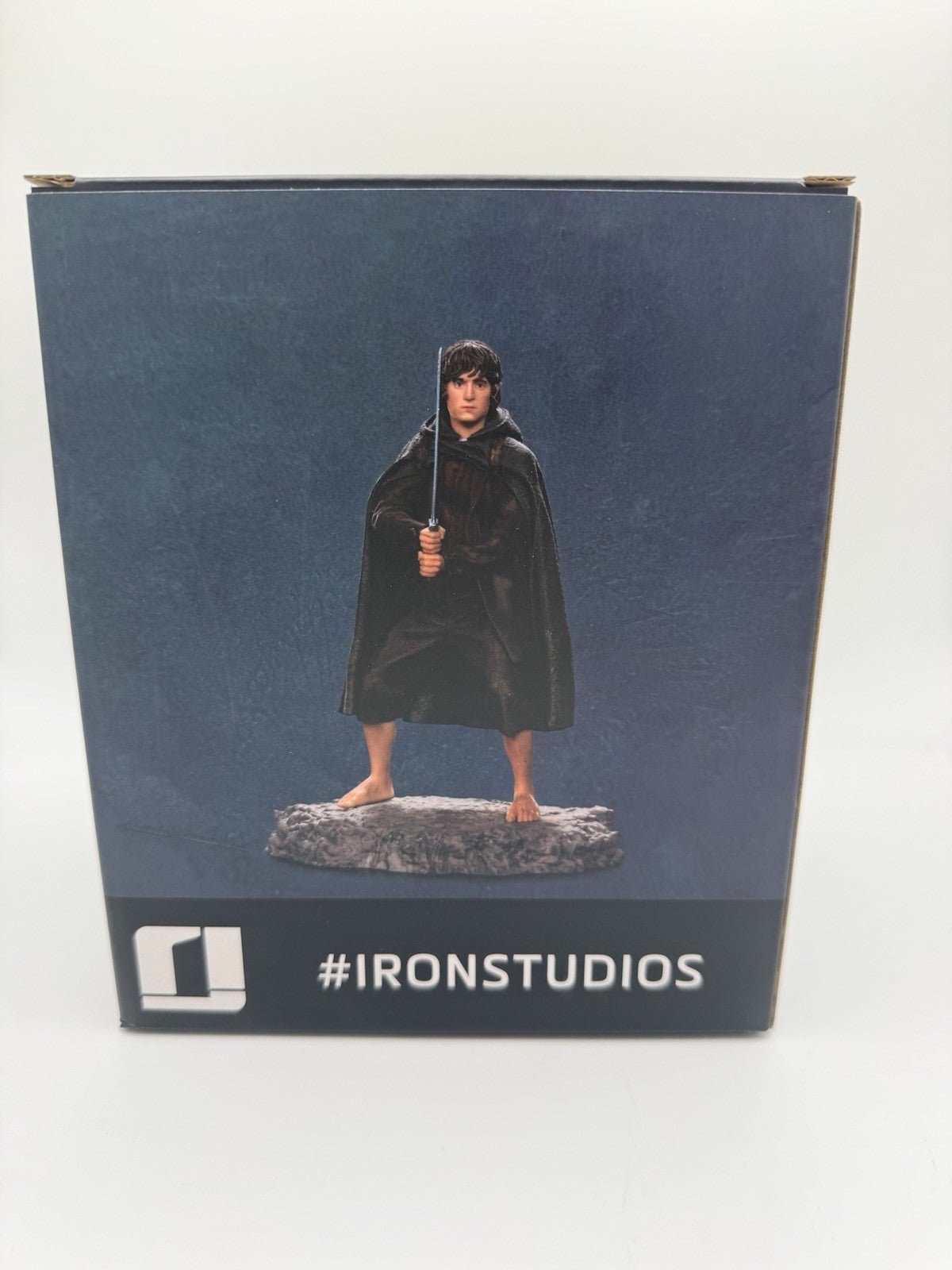 Frodo - The Lord of the Rings - Iron Studios 1:10 Collectible Figure by Sensales | Sensales