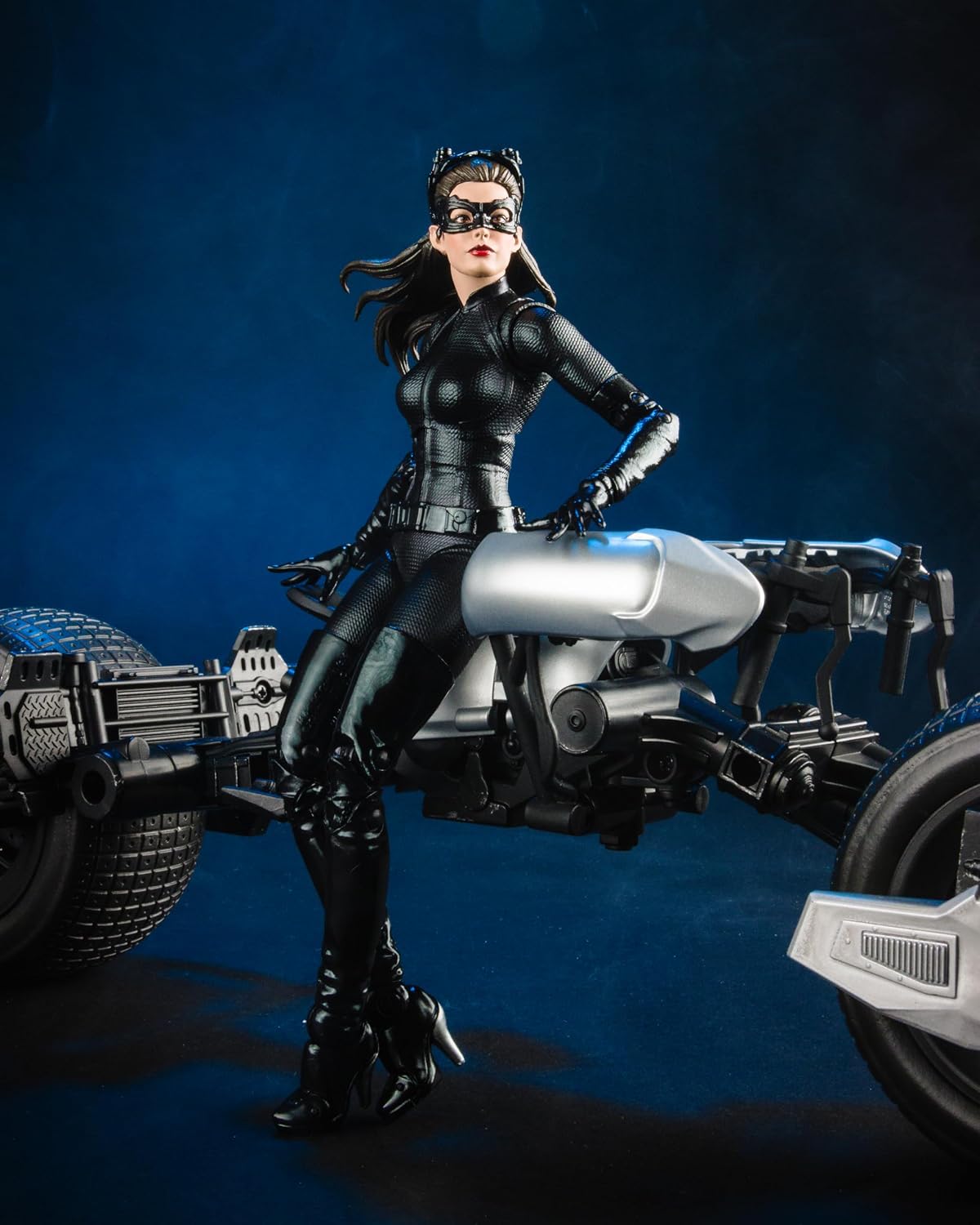 McFarlane Toys DC Multiverse Catwoman & Batpod (The Dark Knight Rises) Gold Label by McFarlane Toys | Sensales